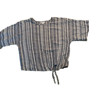 TIME AND TRU WOMEN'S GRAY/WHITE STRIPED SHORT SLEEVE TIE FRONT SHIRT SMALL (4-6)